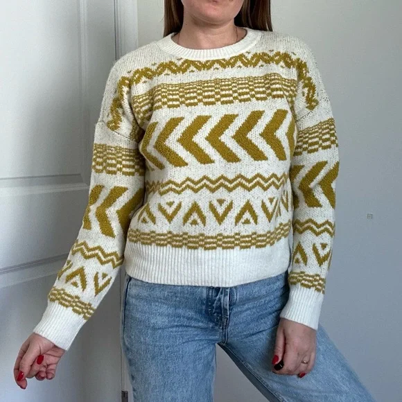 COPY - Textured Pattern Crew Neck Pullover Sweater - Picture 2 of 9